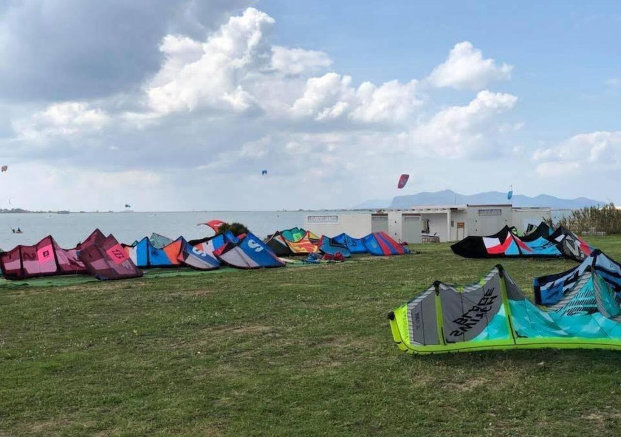 Kite Hub Lo Stagnone Panzió Birgi Vecchi Kültér fotó